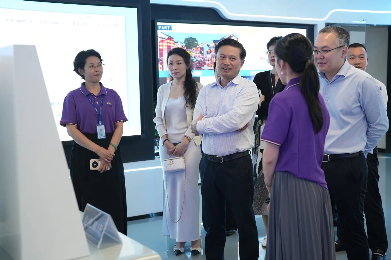 民盈集团、天安数码城向导一行莅临437ccm必赢国际集团旅行交流