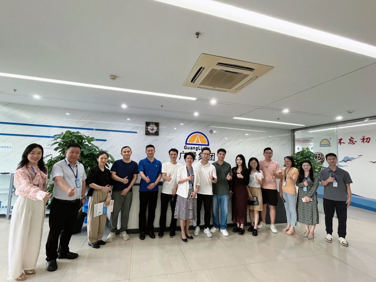 东莞南城都会更新中心携企业考察团莅临437ccm必赢国际集团旅行交流