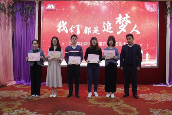 一名党员，，就是一面鲜红的旌旗